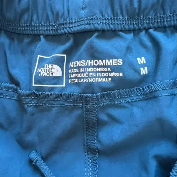 Like new the north face tech shorts in blue - Picture 3 of 5